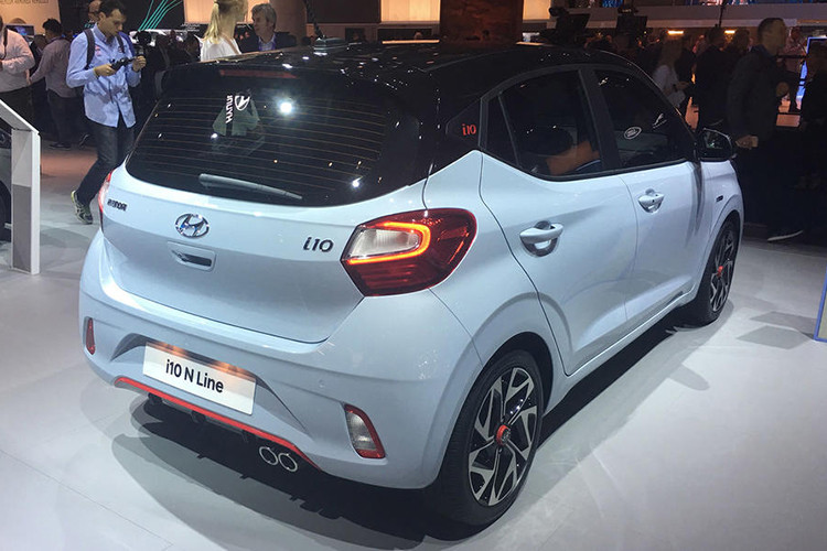 Tại châu Âu, Hyundai i10 N Line 2020 có 2 tùy chọn động cơ khác nhau. Thứ nhất là động cơ xăng T-GDI 3 xi-lanh, tăng áp, dung tích 1.0 lít, sản sinh công suất tối đa 98 mã lực và mô-men xoắn cực đại 171 Nm. Sức mạnh được truyền tới bánh trước thông qua hộp số sàn 5 cấp.