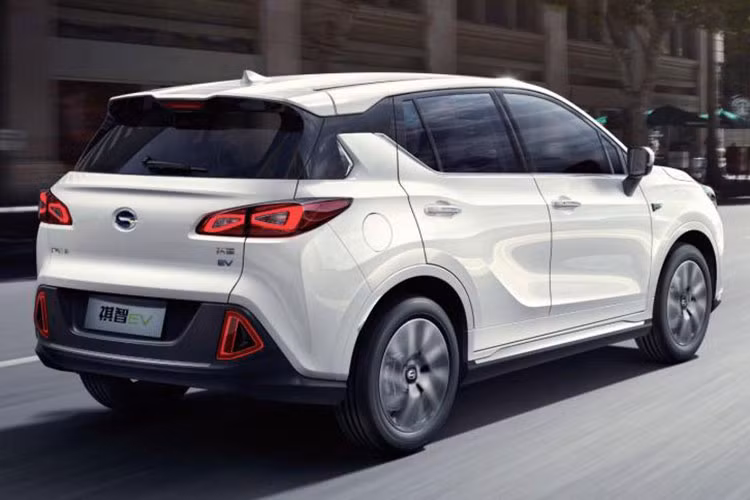 Mặc dù có chia sẻ cái tên tương tự với mẫu Eupheme PHEV hiện tại, mẫu xe mới được chế tạo trên một khung gầm cơ sở khác biệt. Trong khi mẫu hybrid được trên SUV GAC GS4 Trumpchi, mẫu xe điện thuần chủng chia sẻ khung gầm với GS3 nhỏ hơn và trẻ trung hơn.