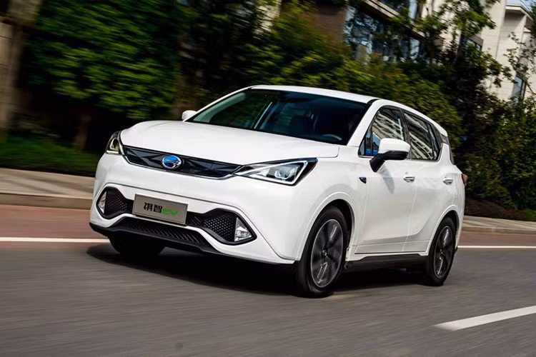 Trên phương diện giá cả, GMMC đã đặt mức giá xe ôtô điện Eupheme PHEV mới này sẽ là từ 135.800 nhân dân tệ (tương đương 460 triệu đồng) sau các khoản ưu đãi xe điện. Đây được xem là giải pháp an toàn giao thông khá tốt, khi mà các thị trường lớn hiện nay đều đi theo công nghệ không khói bụi này.