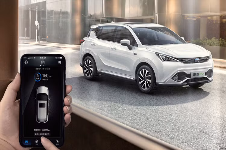 Kết quả là mẫu Eupheme EV chạy điện mới có kích thước ngắn hơn và một chiều dài cơ sở nhỏ hơn so với người anh em plug-in hybrid của nó. Dựa theo phương pháp thử nghiệm của Trung Quốc, Eupheme EV có cự li di chuyển lên tới 410 km trong chu kỳ kết hợp.