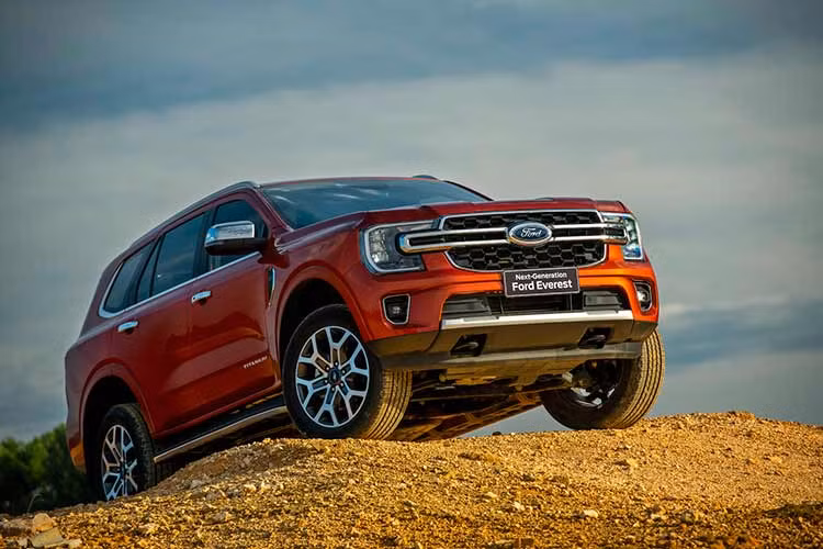 Mua SUV 7 cho, chon Ford Everest, Toyota Fortuner hay Hyundai SantaFe?-Hinh-2