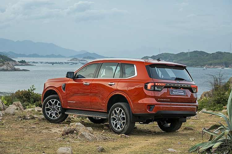 Mua SUV 7 cho, chon Ford Everest, Toyota Fortuner hay Hyundai SantaFe?-Hinh-3