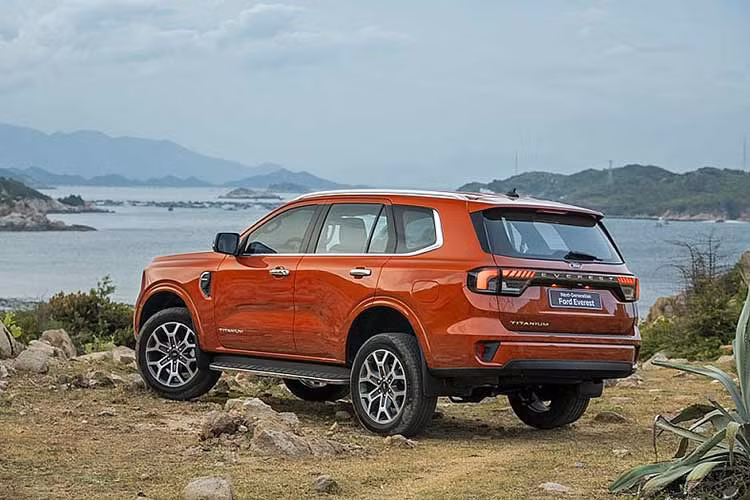 Mua SUV 7 cho, chon Ford Everest, Toyota Fortuner hay Hyundai SantaFe?-Hinh-3
