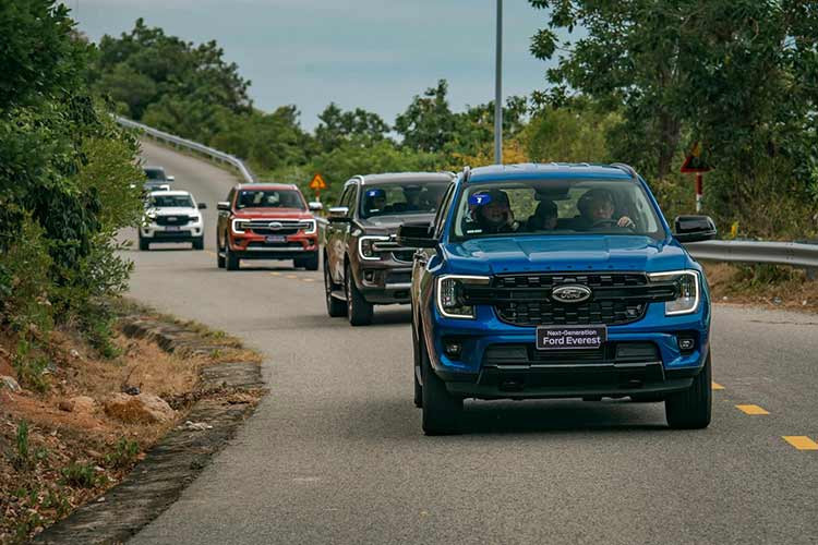 Mua SUV 7 cho, chon Ford Everest, Toyota Fortuner hay Hyundai SantaFe?-Hinh-7