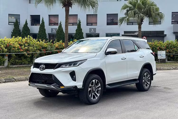 Mua SUV 7 cho, chon Ford Everest, Toyota Fortuner hay Hyundai SantaFe?-Hinh-9