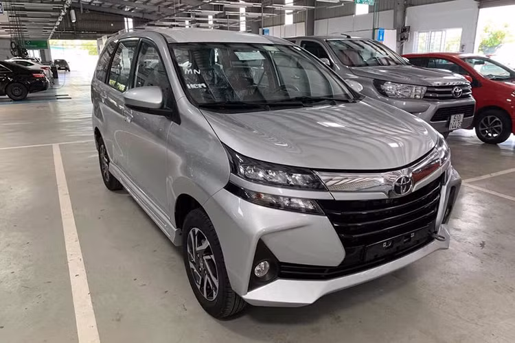 Trái ngược với kỳ vọng ban đầu khi đưa Avanza về Việt Nam giành thị phần tại phân khúc MPV, Toyota đã nhận lại “quả đắng”. mẫu xe này thường xuyên góp mặt trong danh sách xe bán ế kể từ khi ra mắt. Do phải cạnh tranh trong một phân khúc có nhiều đối thủ mạnh như Mitsubishi Xpander, Suzuki Ertiga cùng với việc sở hữu một ngoại hình không mấy bắt mắt nên Avanza bị khách hàng ghẻ lạnh. Trong tháng 2, Toyota Anvaza đạt doanh số 33 xe.