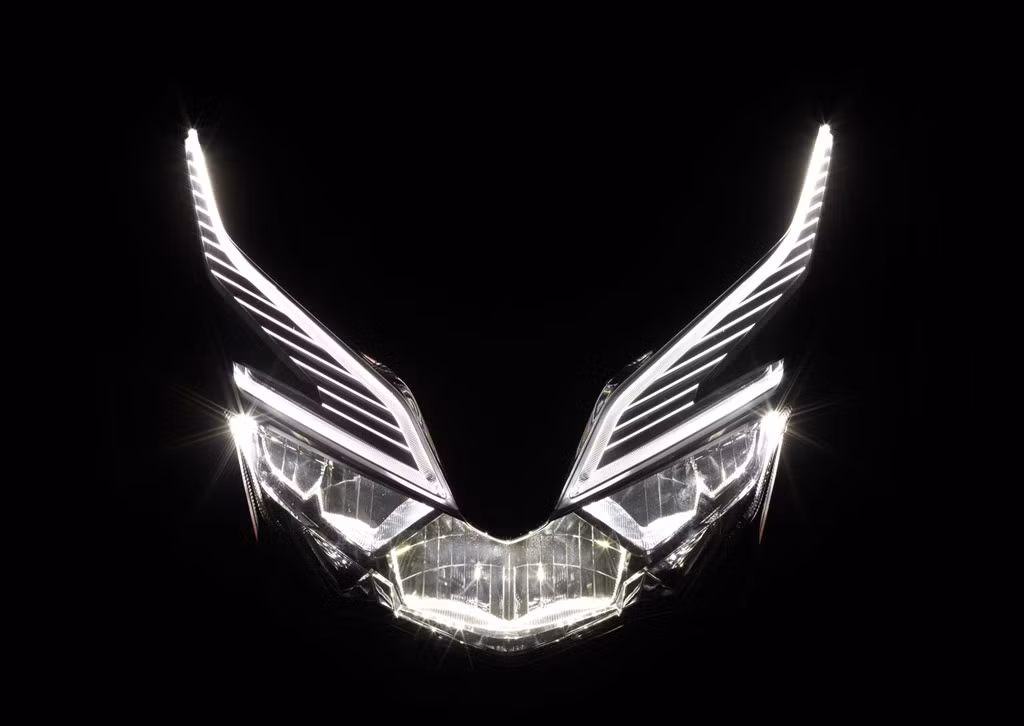 Toàn bộ hệ thống chiếu sáng trên Forza 125 2018 đều là loại đèn LED.