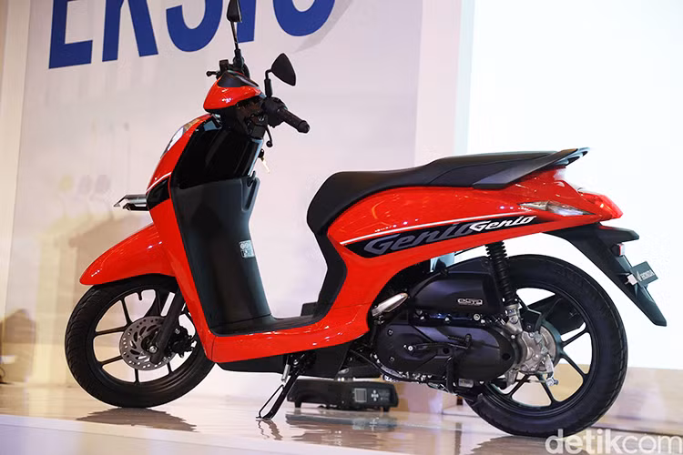 Về tồng thể, Honda Genio có ngoại hình nhỏ gọn tương tự như Vision, tuy nhiên phong cách xe lại thiên về sự trẻ trung và cá tính với các đường nét mềm mại, thể hiện rõ trên các chi tiết như mặt nạ, đuôi xe và màu sắc xe. Khung của Genio được thiết kế bằng công nghệ eSAF hoàn toàn mới của Honda giúp cho chiếc xe trở nên nhẹ nhàng và dễ điều khiển hơn.