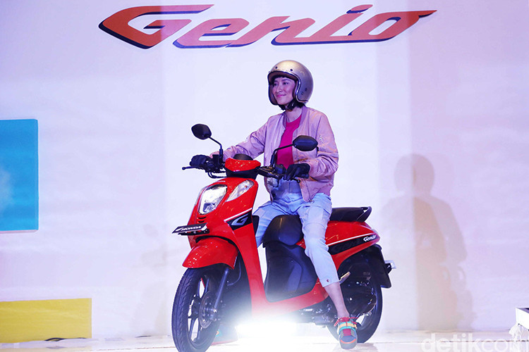 Dự kiến nếu về thị trường Việt Nam, Honda Genio mới có lẽ sẽ được nhập khẩu và bán theo đường tư nhân với mức giá khoảng từ 40 triệu đồng. Đây được xem là đối thủ của Yamaha là Fino cũng đang bán khá chạy tại đây.