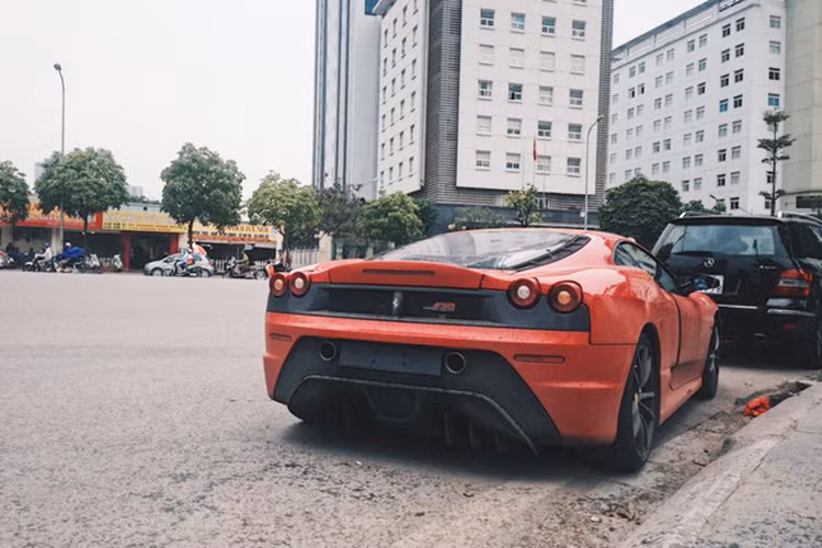 Theo đó nhiều nguồn tin cho hay, rất có thể siêu xe Ferrari 430 Scuderia độc nhất Việt Nam đang có chuyến "hành quân" lên thủ đô Hà Nội để đi đăng ký biển kiểm soát. Nếu điều này xảy ra thì rất có thể siêu xe có giá cả chục tỷ đồng này sẽ sớm thuộc về một tay chơi siêu xe tại đất Hà thành.