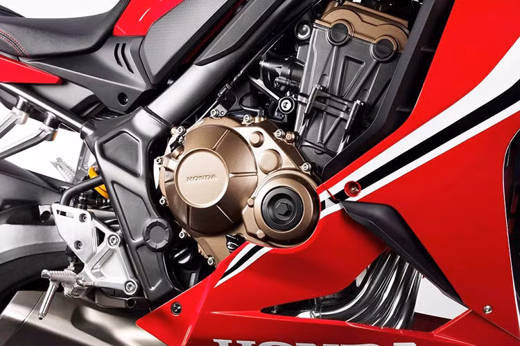 Honda CBR650R tại Việt Nam sử dụng động cơ 4 xi-lanh thẳng hàng, 649 phân khối, công suất 94 mã lực tại 12.000 vòng/phút và mô-men xoắn cực đại 64 Nm tại 8.500 vòng/phút, hộp số 6 cấp. CBR650R trang bị hệ thống kiểm soát lực xoắn HSTC kiểm soát độ bám đường cho bánh sau, có thể kích hoạt tuỳ nhu cầu người lái.