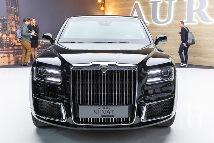 Sau đó, nhận thấy tiềm năng của thị trường cũng như tham vọng khơi dậy ngành công nghiệp xe hơi nước Nga, Chính phủ của tổng thống Putin đã quyết định "rót" thêm 189 triệu USD vào dự án này nhằm thúc đẩy quá trình phát triển và thuơng mại hoá nhãn hiệu Aurus.