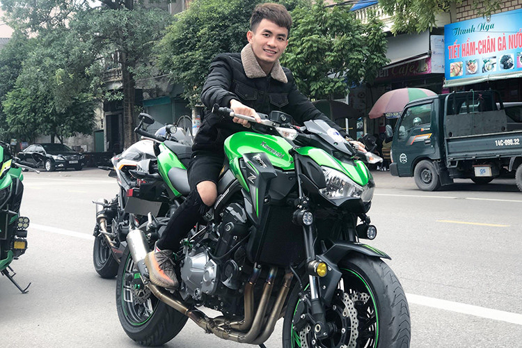 Bộ ảnh trong bài viết này được các biker chơi xe cùng trong nhóm môtô Đông Triều của mình thực hiện một cách ngẫu hứng, nhằm đem lại những niềm vui cho anh em chơi xe có chung niềm đam mê.