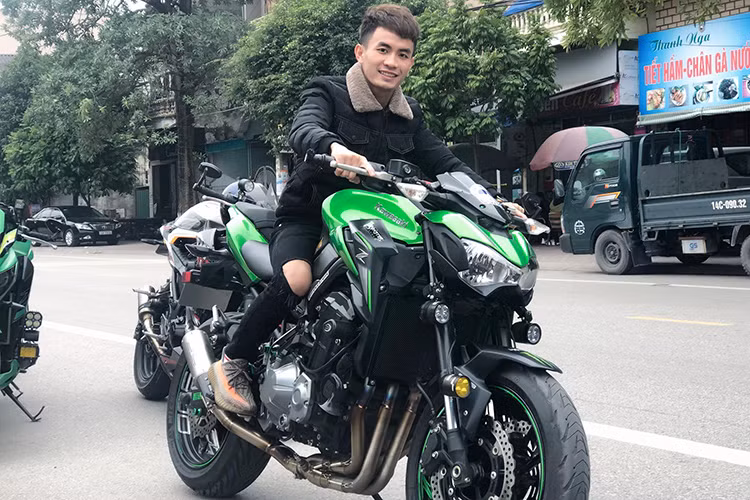 Bộ ảnh trong bài viết này được các biker chơi xe cùng trong nhóm môtô Đông Triều của mình thực hiện một cách ngẫu hứng, nhằm đem lại những niềm vui cho anh em chơi xe có chung niềm đam mê.