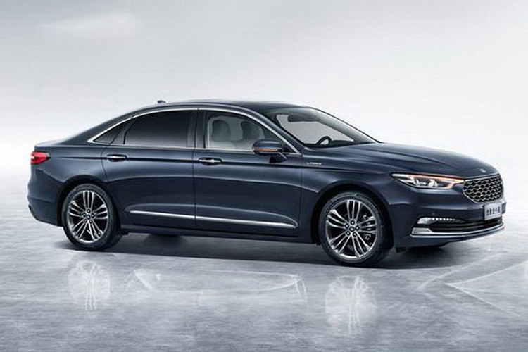 Về thiết kế, Ford Taurus 2020 mới nâng cấp đã được sửa đổi đáng kể, tổng thể xe trông hiện đại và hấp dẫn hơn, thân xe dài hơn và rộng hơn so với mẫu xe tiền nhiệm mặc dù trục cơ sở vẫn được giữ nguyên như trước.