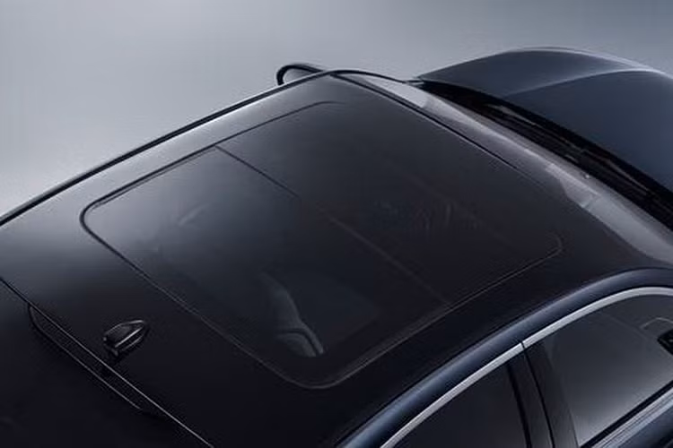 Hãng xe Ford hiện chưa công bố thông số kỹ thuật động cơ của Taurus mới, tuy nhiên, khả năng cao mẫu sedan này sẽ sử dụng máy xăng tăng áp 2.0 lít cho công suất lên tới 245 mã lực, kèm hộp số tự động 6 cấp.