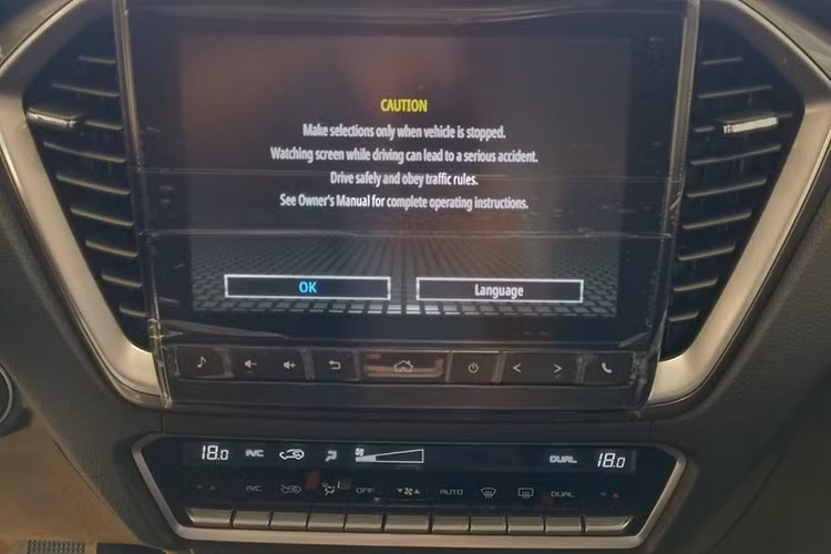 Cũng như các mẫu xe mới ra mắt trong thời gian gần đây, Isuzu D-Max 2022 có động cơ đạt tiêu chuẩn Euro 5. Động cơ này vẫn là loại diesel 1,9 lít, công suất 150 PS và mô men xoắn 350Nm, kết hợp hộp số sàn 6 cấp hoặc tự động 6 cấp.