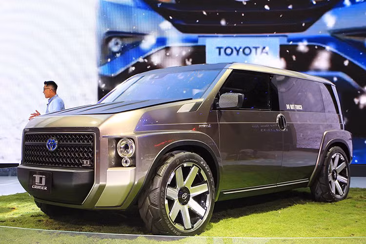 Được biết, chiếc xe hơi mới Toyota TJ Cruiser được phát triển dựa trên nền tảng TNGA hiện đang ứng dụng cho mẫu Camry, Corolla Altis tại thị trường Việt Nam. Nền tảng mới này được Toyota phát triển nhằm mục đích cắt giảm trọng lượng khung gầm nhưng vẫn đảm bảo sự cứng rắn và khả năng vận hành ổn định.