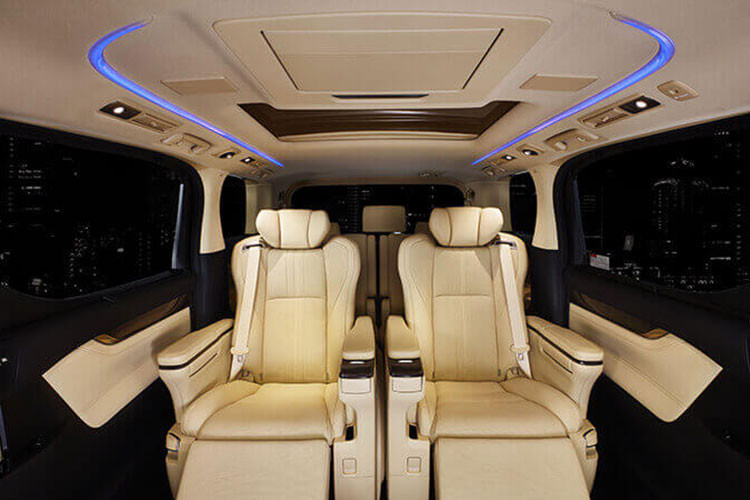 Một báo cáo khác lại chỉ ra rằng Toyota Alphard 2022 có thể sở hữu hệ thống thông tin giải trí với màn hình cảm ứng 12,3 inch giống như Land Cruiser 300 2022 vừa ra mắt thị trường toàn cầu.