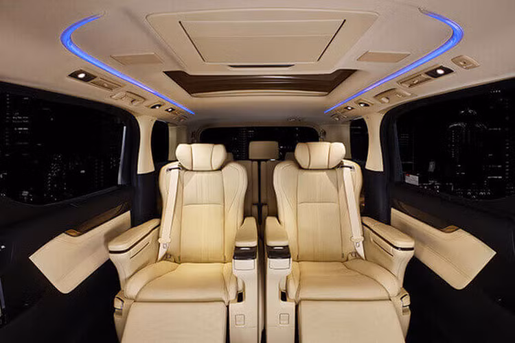 Một báo cáo khác lại chỉ ra rằng Toyota Alphard 2022 có thể sở hữu hệ thống thông tin giải trí với màn hình cảm ứng 12,3 inch giống như Land Cruiser 300 2022 vừa ra mắt thị trường toàn cầu.