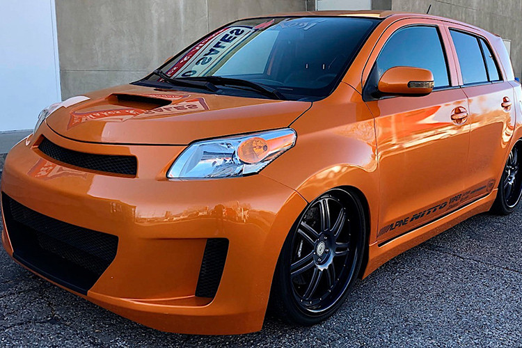 Nhìn chung, đây chắc chắn là một chiếc xe giúp người lái nổi trội trên đường và khiến người nhìn thắc mắc về cái họ đang thấy trước mắt. Mức giá xe Toyota Scion độ này hiện vẫn chưa được tiết lộ.