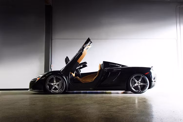 Jean C. Photography với một bức ảnh siêu xe tuyệt đẹp.
