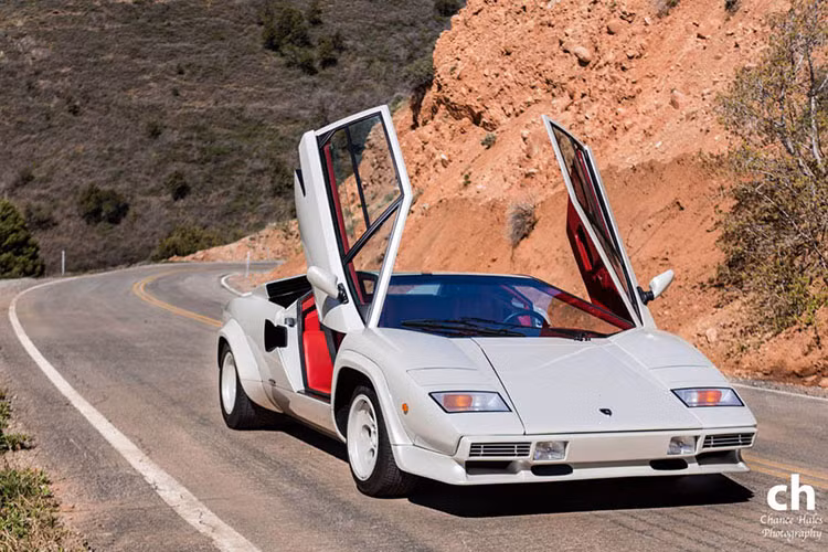 Siêu bò một thời nhà Lamborghini qua góc nhìn của Chance Hales Photography.