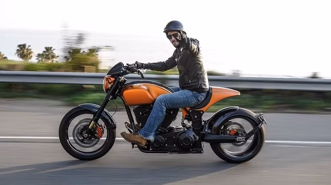 Hiện hãng Arch Motorcycle đã nhận đơn đặt mua KRGT-1 của khách hàng với số tiền đặt cọc lên đến 12.000 USD, tương đương 268 triệu Đồng. Giá bán đầy đủ của KRGT-1 là gần 78.000 USD, tương đương 1,7 tỷ Đồng, tùy thuộc vào yêu cầu từ phía khách hàng.