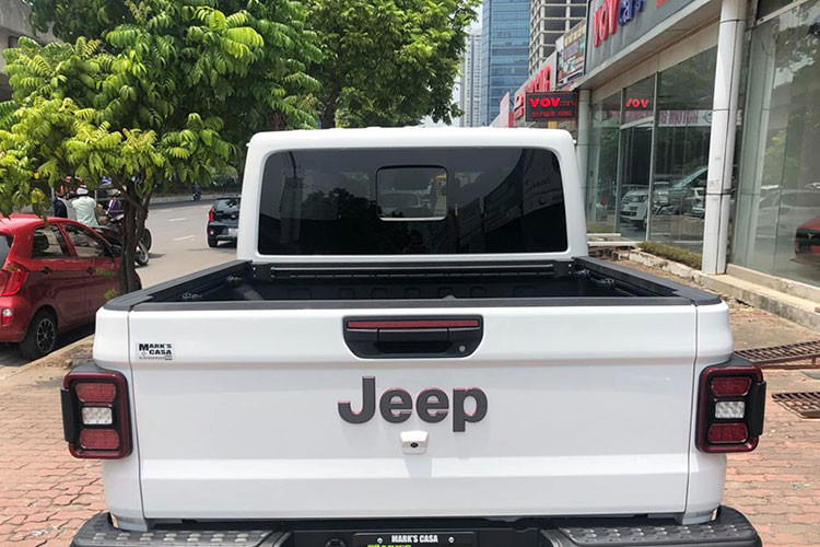 Dòng xe Jeep Gladiator Rubicon của Lý Hải được trang bị động cơ V6, dung tích 3.6 lít, sản sinh ra công suất tối đa 285 mã lực và mô-men xoắn cực đại 352 Nm.