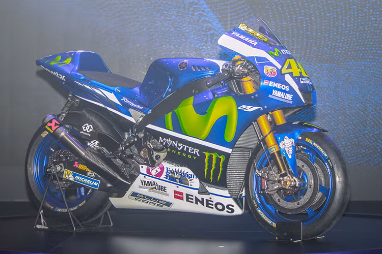 Cũng trong buổi giao lưu với người hâm mộ, Yamaha Factory Racing cũng lần đầu tiên giới thiệu tới các fan MotoGP Việt Nam phiên bản mới của chiếc xe đua Yamaha YZR-M1 sử dụng trong mùa giải MotoGP 2017. So với mẫu xe sử dụng trong mùa giải trước, phiên bản mới của chiếc M1 có một vài điểm khác biệt