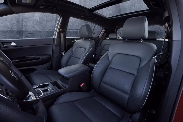 Kích thước mới của xe cũng cải thiện đáng kể không gian cho hàng ghế sau. Không gian chứa đồ cũng tăng từ 465 lít lên 503 lít.