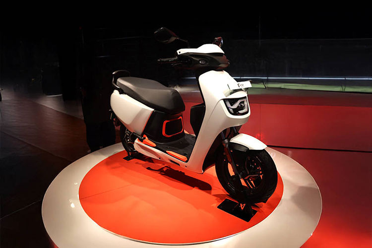 Vida là một nhánh thương hiệu con của Hero MotoCorp - một nhà sản xuất xe điện lớn của Ấn Độ. Sau khi được ttrinfh làng tại EICMA thì mới đây mẫu xe máy điện Hero Vida Z 2025 mới đã được phát hiện khi chạy thử nghiệm trên đường phố và điều này là dấu hiệu cho thấy ngày ra mắt chính thức của mẫu xe máy điện này sẽ không còn xa.