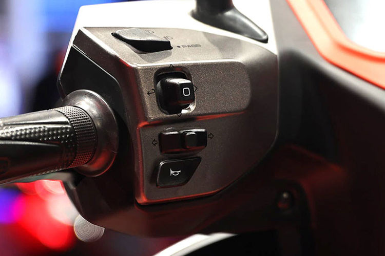 Và trên thực tế thì Hero cũng định vị mẫu xe máy điện Vida Z hoàn toàn mới của mình ở phân khúc cao hơn so với "người anh em" Vida V2.