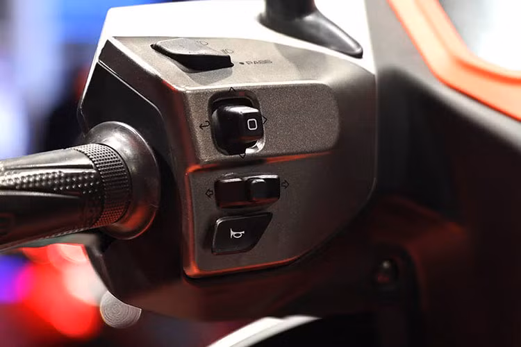 Và trên thực tế thì Hero cũng định vị mẫu xe máy điện Vida Z hoàn toàn mới của mình ở phân khúc cao hơn so với "người anh em" Vida V2.