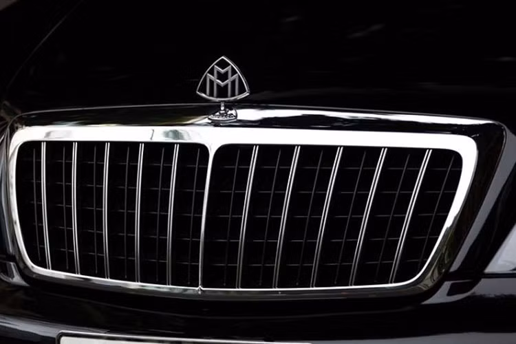 Sau hơn 5 năm "ra nước ngoài chữa bệnh", Mới đây trên mạng xã hội đã lan truyền những hình ảnh về chiếc xe siêu sang Maybach 62S của đại gia Quảng Ninh mang biển số 80H-68XX đã về Việt Nam khiến không ít người yêu xe thích thú và để lại bình luận chúc mừng chủ nhân đã đón 1 trong những chiếc xe siêu sang Maybach 62S đặc biệt nhất về garage của mình.