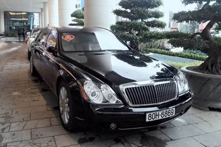 Mức giá xe Maybach 62S lúc mới về Việt Nam không dưới 1,3 triệu đô la (khoảng gần 30 tỷ đồng). Maybach 62S giờ đã là "hàng hiếm" khi bị khai tử vào khoảng 2013 và hiện đã không còn được sản xuất thương mại, thay vào đó nó được gắn kèm với thương hiệu Mercedes-Benz.