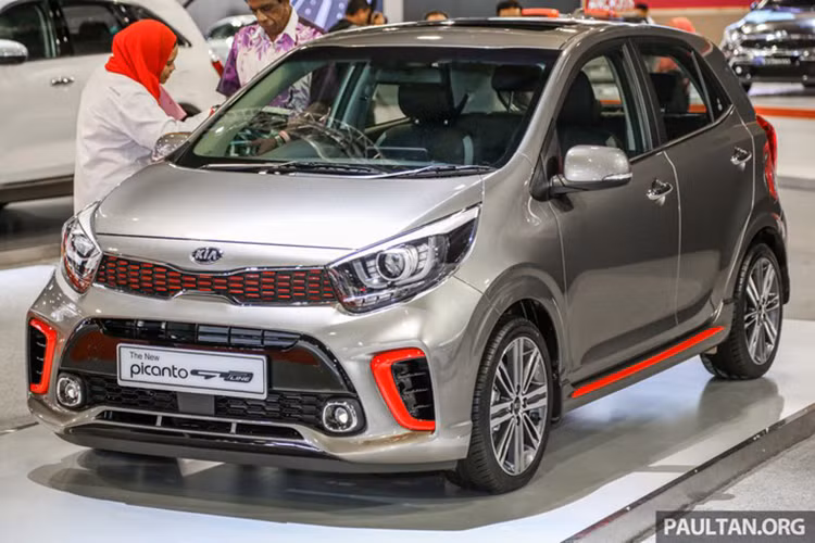 Hãng xe Kia vừa chính thức công bố giá phiên bản Picanto GT-Line tại Malaysia, mẫu hatchback hạng A có tên gọi Kia Morning GT-Line mới tại thị trường Việt Nam. So với các phiên bản tiêu chuẩn, diện mạo của xe nổi bật hơn với thiết kế thể thao cùng đường nét sắc sảo.