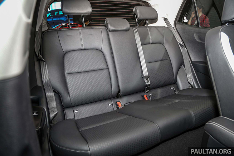 Các trang bị an toàn tiêu chuẩn của Kia Picanto phiên bản nâng cấp cho 2019 gồm có hệ thống 6 túi khí, phanh ABS, phân phối lực phanh điện tử EBD, hỗ trợ phanh khẩn cấp, cân bằng điện tử, hỗ trợ khởi hành ngang dốc và dây an toàn trẻ em ISOFIX phía sau.