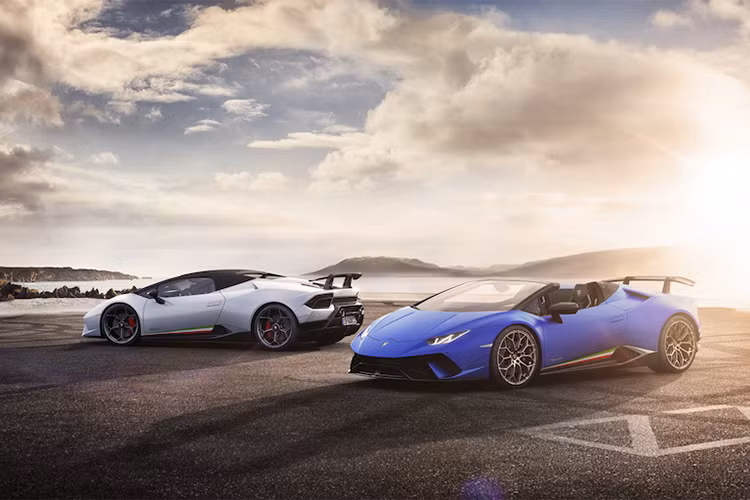 Hãng siêu xe Lamborghini từng cho ra mắt Huracan Performante tại Geneva Motor Show 2017. Tại triển lãm Geneva Motor Show 2018 lần này, hãng xe Ý tiếp tục cho ra mắt Lamborghini Huracan Performante 2019 mui trần Spyder mới.