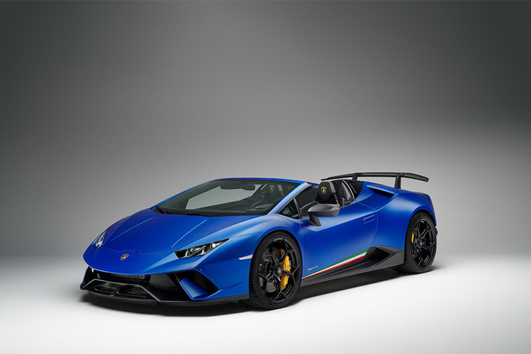 Các khách hàng có thể đặt hàng mẫu Lamborghini Huracan Performante Spyder từ nhiều thị trường khác nhau trên thế giới như: Trung Quốc, Nhật Bản, Mỹ... tuy nhiên cũng phải đợi đến mùa hè năm nay để nhận xe.