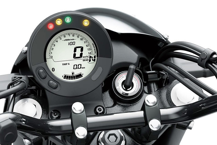 Bên cạnh dáng ngồi được đề cập phía trên, những đường nét thiết kế khác trên dàn áo, đầu đèn và đặc biệt là mặt đồng hồ LCD hiện đại nhưng vẫn hài hòa và giữ được nét cổ kính là minh chứng lớn cho việc bảo tồn và phát huy các giá trị lịch sử của Kawasaki từ năm 1985 khi chiếc Eliminator đầu tiên được công bố trên toàn thế giới.