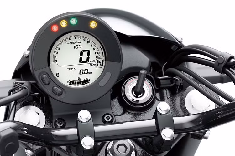 Bên cạnh dáng ngồi được đề cập phía trên, những đường nét thiết kế khác trên dàn áo, đầu đèn và đặc biệt là mặt đồng hồ LCD hiện đại nhưng vẫn hài hòa và giữ được nét cổ kính là minh chứng lớn cho việc bảo tồn và phát huy các giá trị lịch sử của Kawasaki từ năm 1985 khi chiếc Eliminator đầu tiên được công bố trên toàn thế giới.