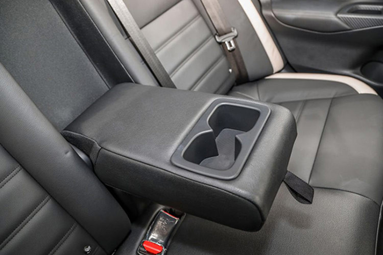 Bên cạnh bất lợi về mặt giá bán, ôtô Nissan không thực sự được ưa chuộng tại Việt Nam vì xe ít công nghệ, chi phí phụ tùng cao và truyền thông chưa hiệu quả. Đây cũng là lý do vì sao hãng và đại lý phải liên tục triển khai các chương trình khuyến mãi để thu hút khách hàng trong nước.