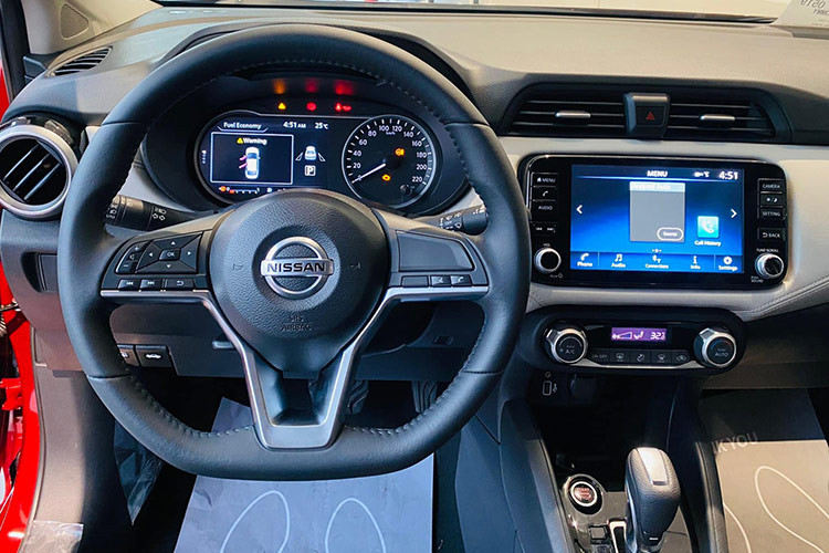 Trong khi đó, dòng xe bán tải Nissan Navara được ưu đãi 100% lệ phí trước bạ ở bản EL 2WD tiêu chuẩn, tương đương giá trị 68 triệu đồng. 3 bản còn lại là EL 2WD Nâng cấp, VL 4WD và PRO-4X được đại lý giảm 50% lệ phí trước bạ với giá trị từ 35 - 48 triệu đồng.