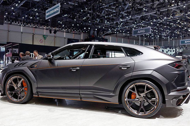 Hãng độ siêu xe Mansory gọi tên bản độ cho Lamborghini Urus của mình là "Venatus" và số lượng duy nhất 1 chiếc - nghĩa là không đụng hàng với bất kỳ ai. Đáng tiếc, bản độ Lamborghini Urus Venatus chỉ được Mansory trung vào làm mới cho ngoại hình xe và nội thất, trong khi hiệu năng vận hành của xe chưa được nâng cấp.