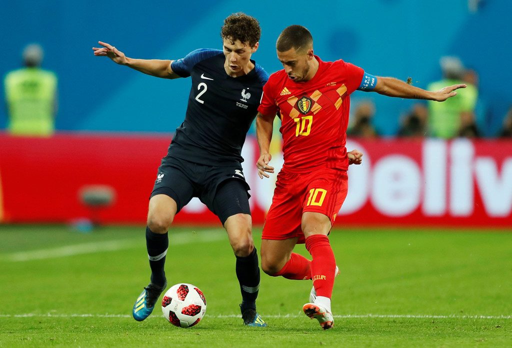 Bên cạnh Mbappe, một cầu thủ khác cũng để lại dấu ấn là Eden Hazard. Trong hơn 30 phút đầu trận, Hazard liên túc có những pha đi bóng lắt léo và tốc độ bên hành lang trái, khiến hậu vệ Benjamin Pavard nhiều lần bị bỏ lại phía sau. Hazard thậm chí đã có thể có bàn thắng nếu Varane không đánh đầu phá bóng.