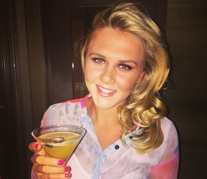 Cô vợ ngọt ngào và hai đứa trẻ đáng yêu đã góp một phần giúp Kane có những pha bóng chính xác, tâm trạng thoải mái khi thi đấu. Hiện Kate Goodland làm huấn luyện viên thể hình tại London, Anh. Cô sở hữu 77.500 lượt theo dõi trên Instagram. Cô vợ ngọt ngào và hai đứa trẻ đáng yêu đã góp một phần giúp Kane có những pha bóng chính xác, tâm trạng thoải mái khi thi đấu. Hiện Kate Goodland làm huấn luyện viên thể hình tại London, Anh. Cô sở hữu 77.500 lượt theo dõi trên Instagram.