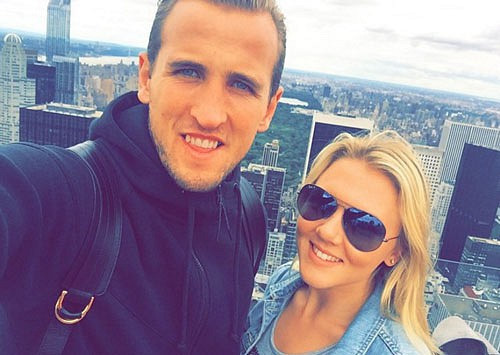 Tại bãi biển Bahamas thơ mộng, Kane đã cầu hôn người bạn gái lâu năm. Đến nay, họ cùng nhau đón hai nhóc tỳ đáng yêu và có một tổ ấm hạnh phúc. Tại bãi biển Bahamas thơ mộng, Kane đã cầu hôn người bạn gái lâu năm. Đến nay, họ cùng nhau đón hai nhóc tỳ đáng yêu và có một tổ ấm hạnh phúc.