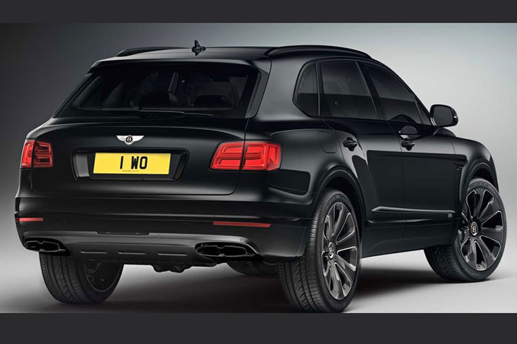 Xe được trang bị bộ mâm Design Series Mulliner Paragon 7 chấu thiết kế đặc biệt và được hoàn thiện trong màu xám kim loại với nhiều điểm nhấn được đánh bóng.