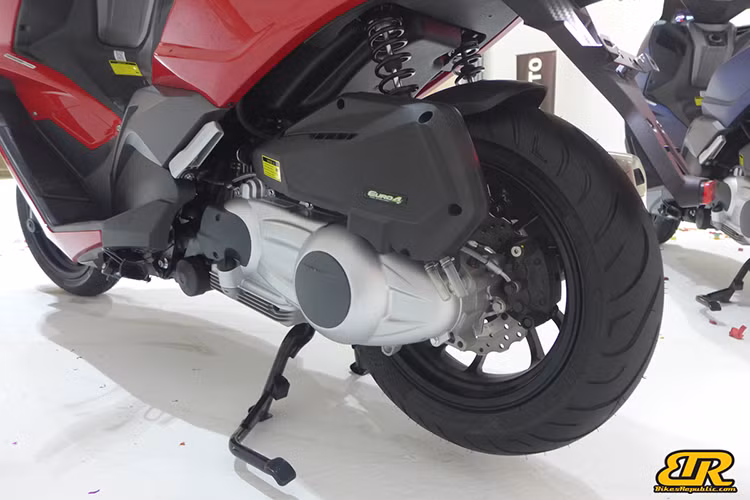 Hiện MForce là nhà nhập khẩu chính thức tại Malaysia, mức giá xe Wmoto ES250 2025 được ấn định ở mức 14.508 ringgit (tương đương khoảng hơn 81 triệu đồng). Mức giá này đã bao gồm thuế và phí cơ bản.